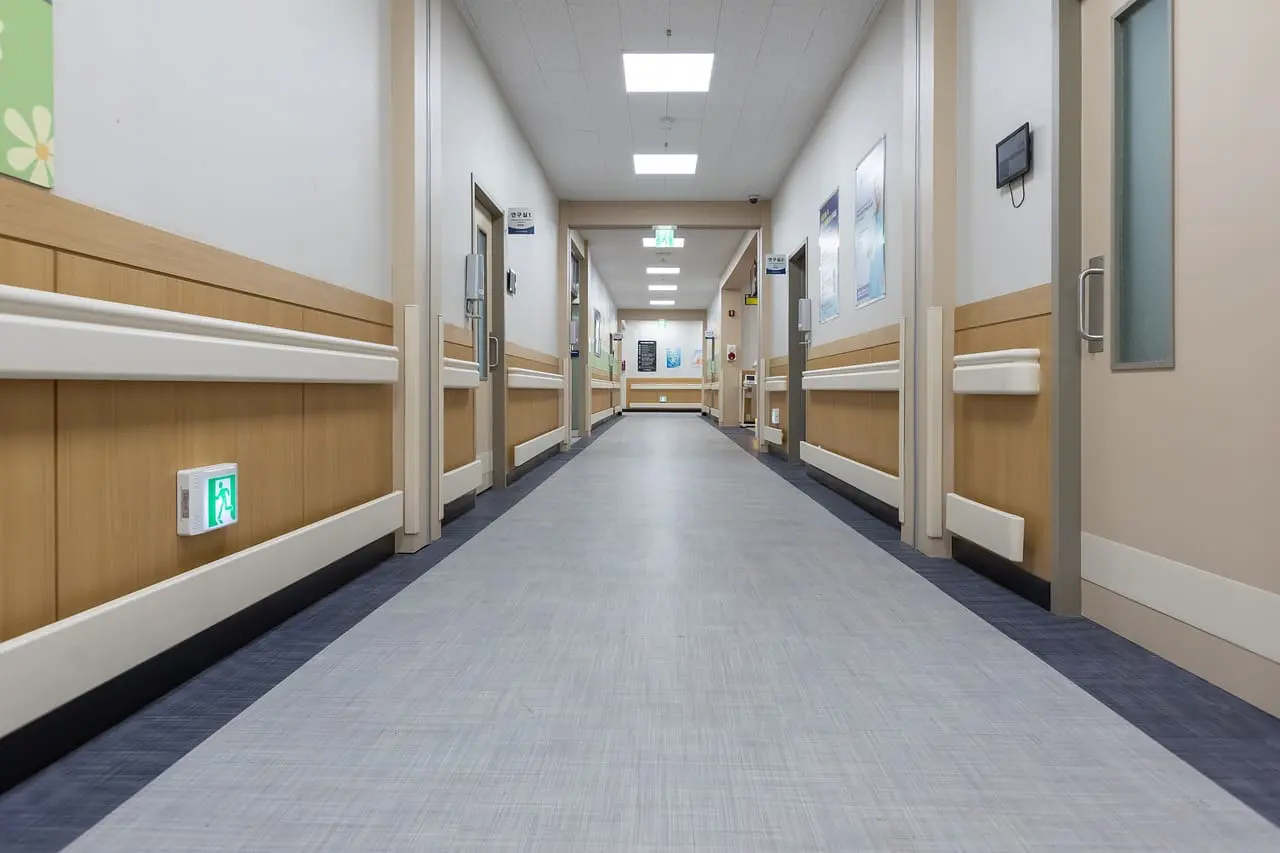 hallway-5979689_1280 hallway-5979689_1280